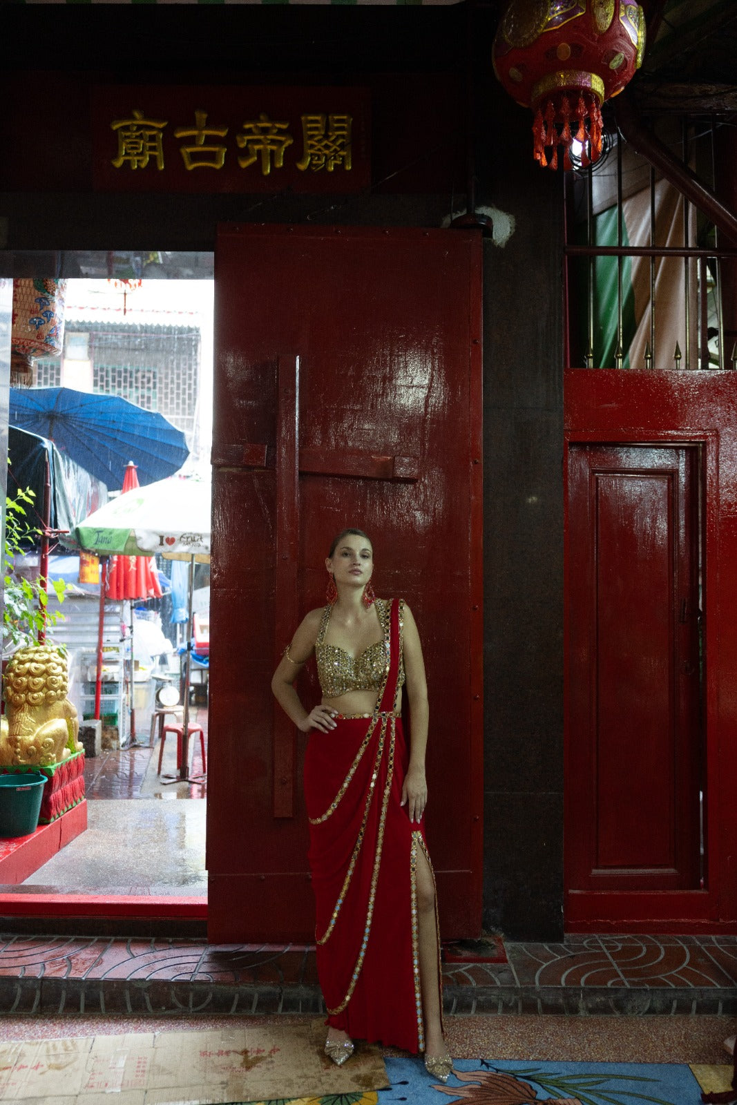Golden Sheesh Mahal drape saree set (red)