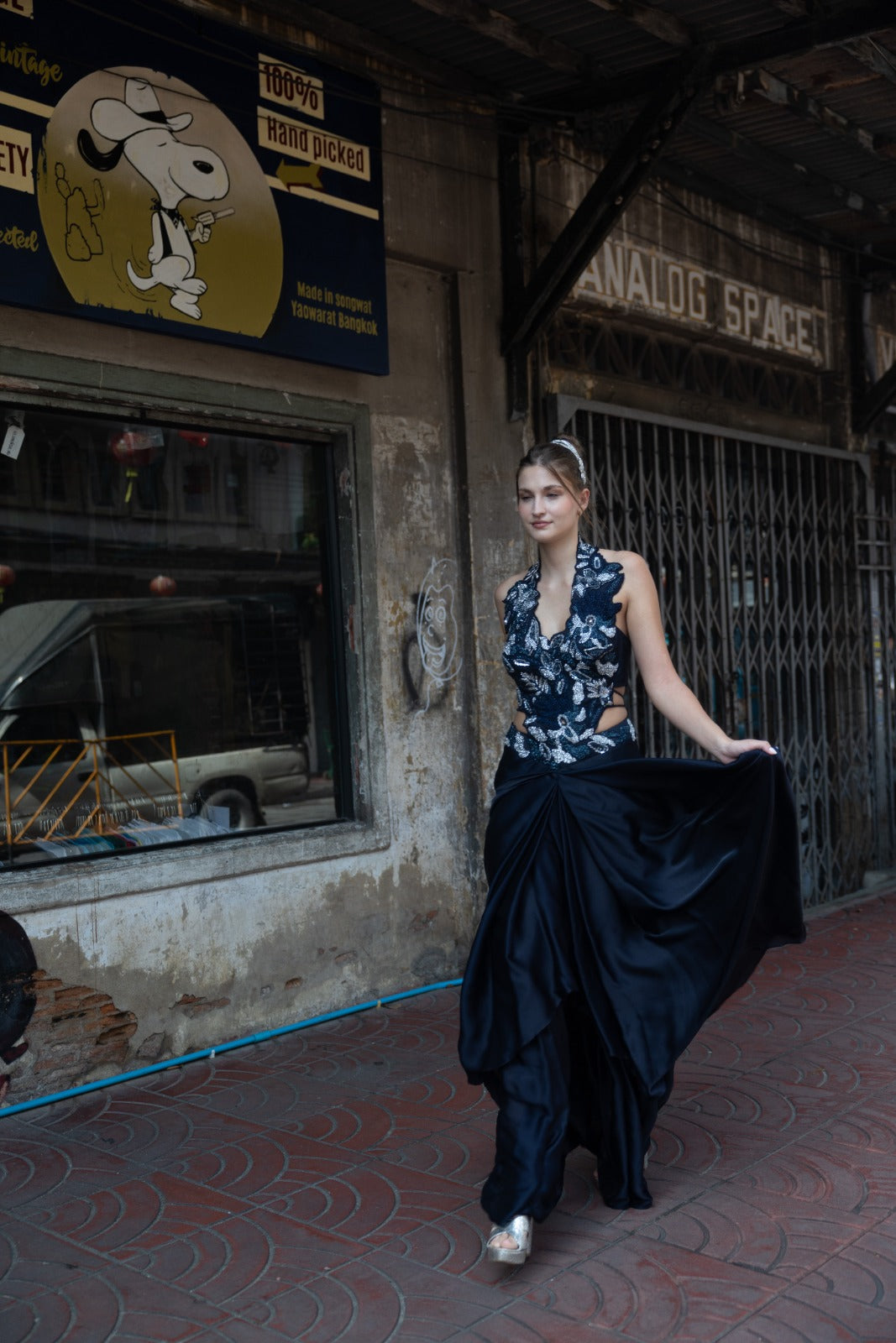 Azure Glitter alter gown (Blue)